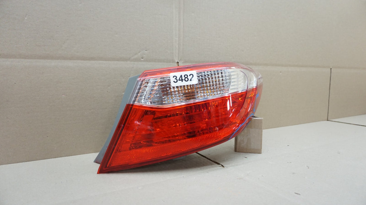 2015-2017 TOYOTA CAMRY REAR RIGHT PASSENGERS TAIL LIGHT OEM 15 16 17