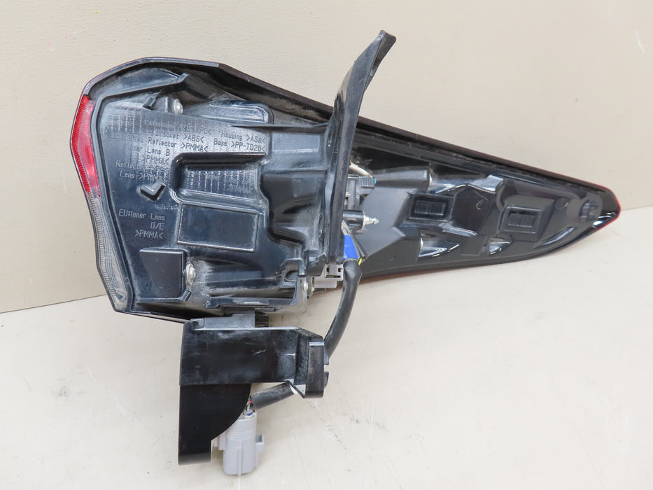 2020-2022 TOYOTA HIGHLANDER RIGHT DRIVER SIDE TAIL LIGHT LAMP LED OUTER OEM