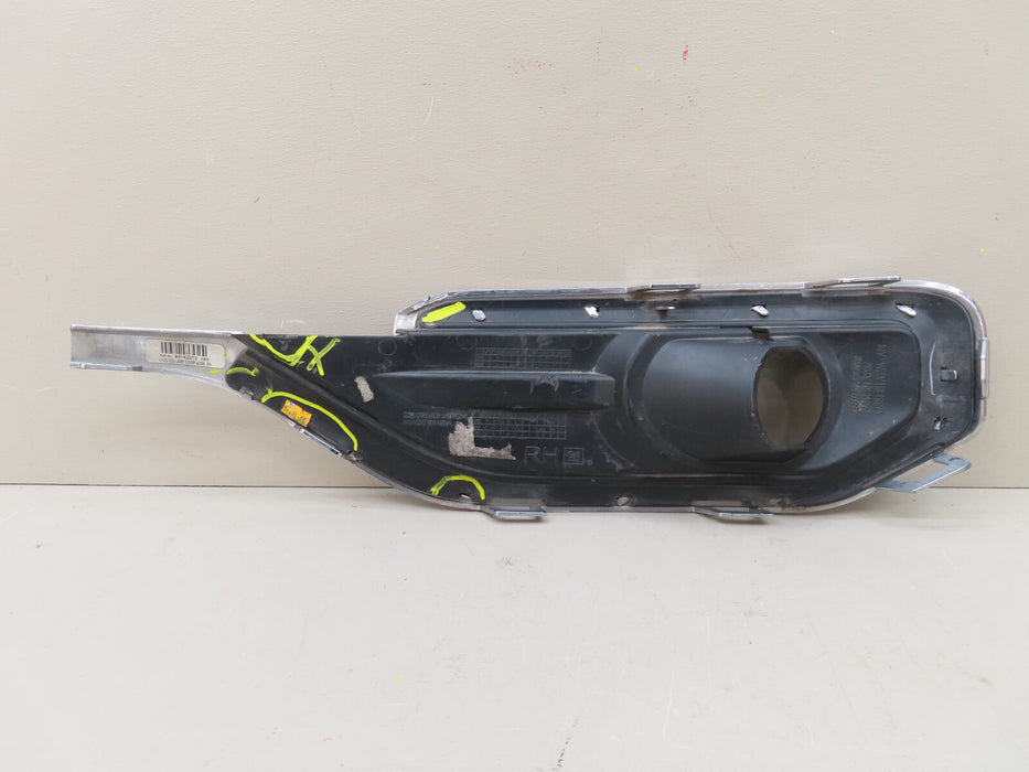 2017-2019 GMC ACADIA FRONT RIGHT PASSENGER SIDE FOG LIGHT COVER BEZEL OEM