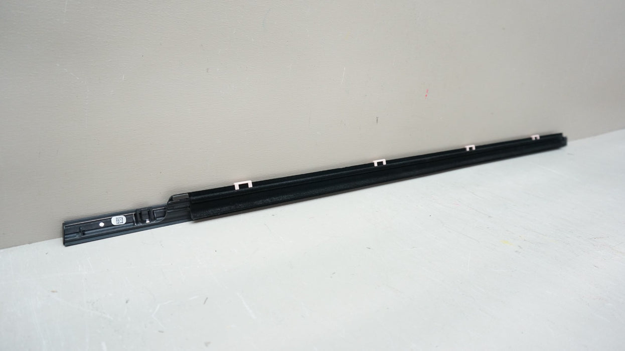2019-2024 HONDA PASSPORT FRONT RIGHT SIDE WINDOW BELT MOLDING OEM 72410-TG7-A12