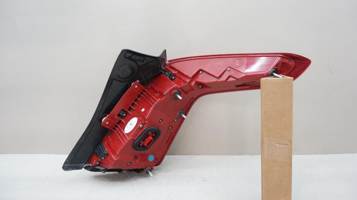 2017-2019 CADILLAC XT5 REAR LEF T DRIVERS SIDE TAIL LIGHT OEM