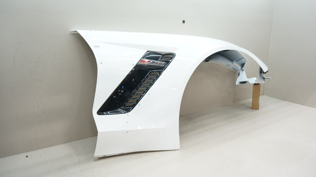 2014-2019 CHEVROLET CORVETTE Z06 FRONT RIGHT PASSENGER SIDE FENDER 84157637 OEM