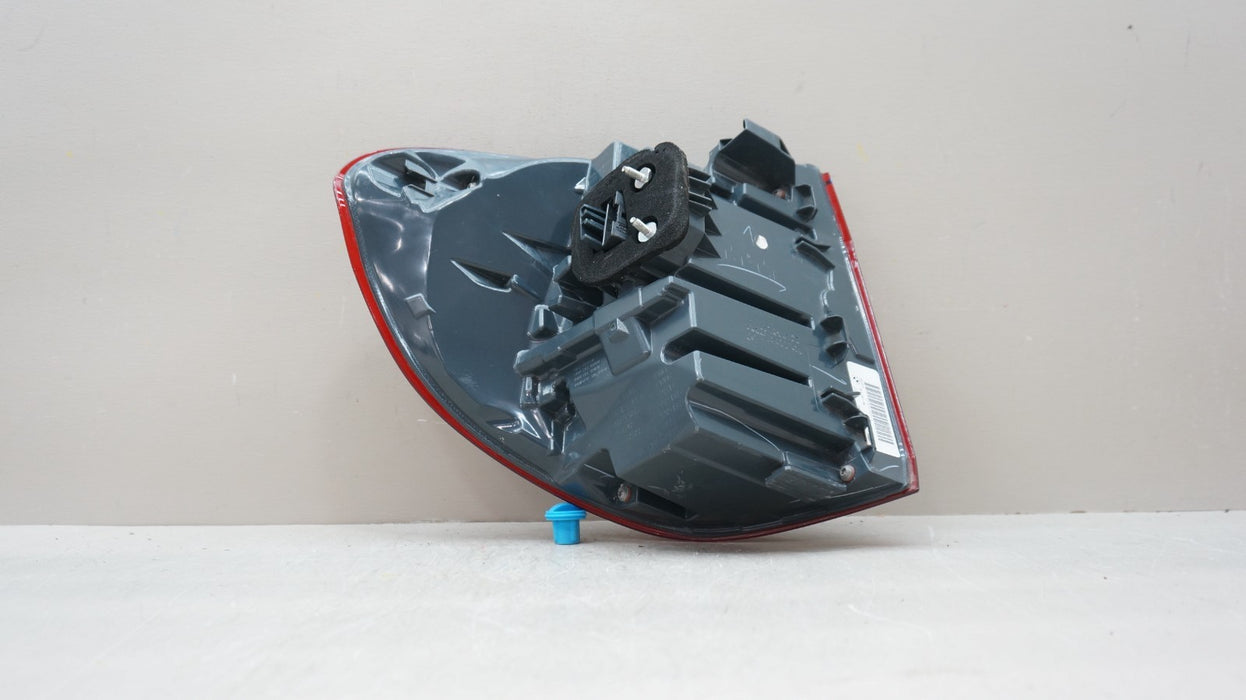 2014-2018 BMW X5 F15 REAR RIGHT PASSENGER SIDE OUTER TAIL LIGHT OEM 7290104