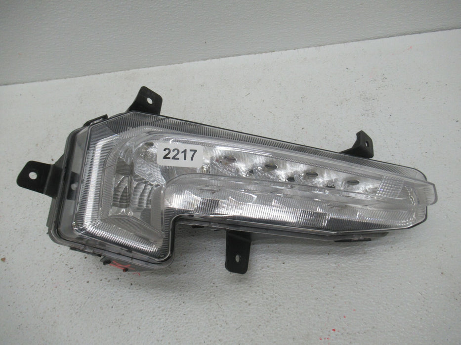 2016-2018 CHEVROLET MALIBU FRONT RIGHT PASSENGER SIDE FOG LIGHT LAMP LENS OEM