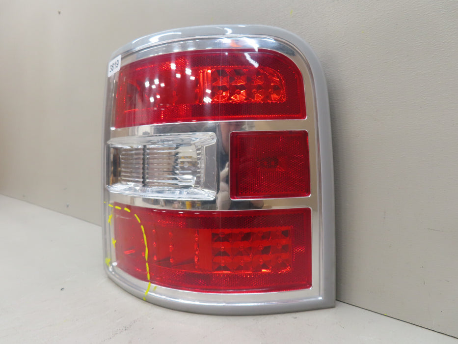 2009-2011 FORD FLEX REAR RIGHT PASSENGER TAIL LIGHT OEM 8A83-13B504-B