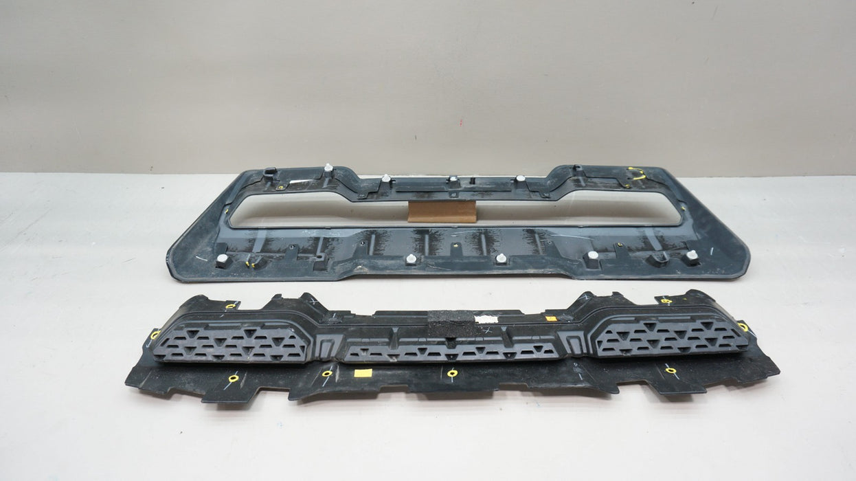 2020-2023 GMC SIERRA 2500 3500 FRONT HOOD AIR VENT OEM