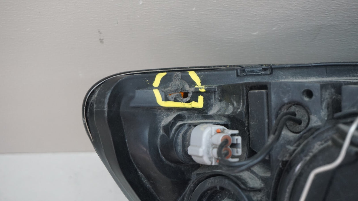 2004-2007 VOLVO S40/V50 LEFT DRIVERS SIDE XENON HID HEADLIGHT OEM 30698663