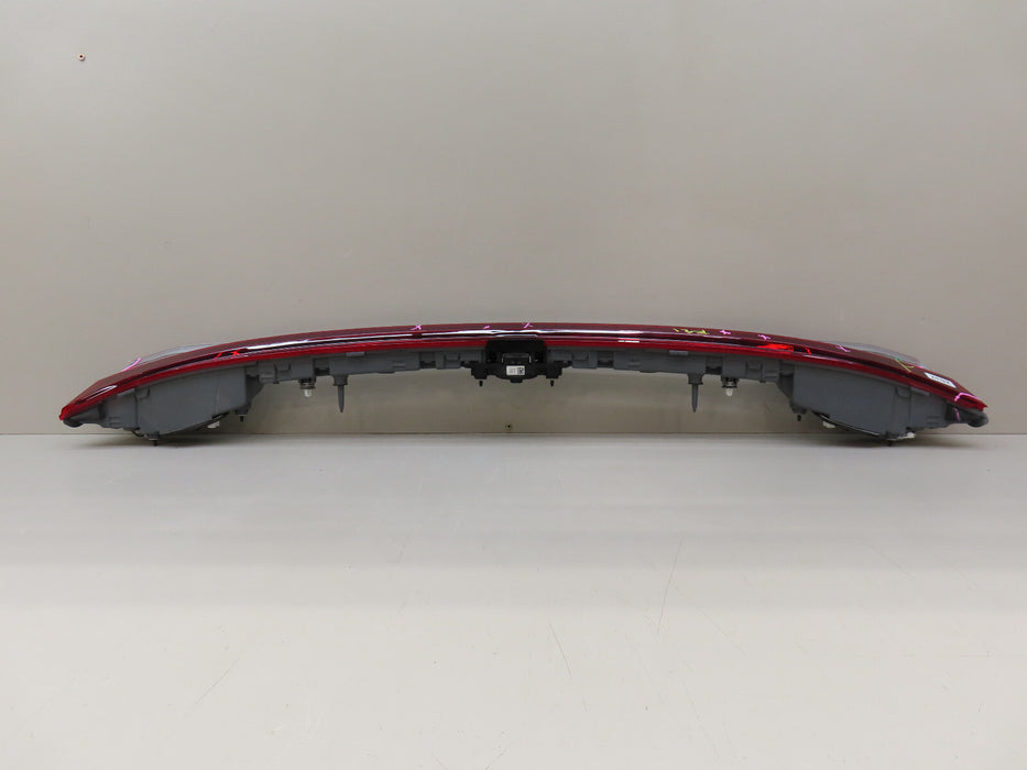 2021 2022 HYUNDAI ELANTRA REAR CENTER TAIL LIGHT LIFT GATE OEM LED 92409-AB000