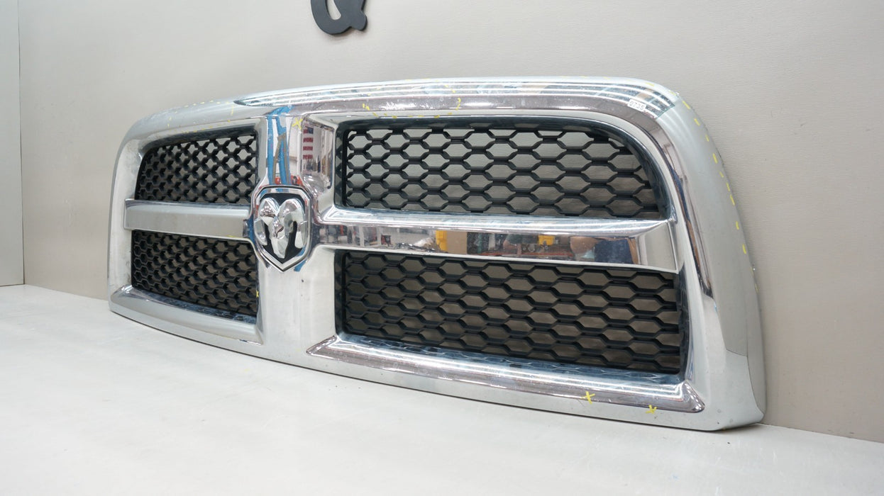 2013-2018 DODGE RAM 2500 3500 FRONT BUMPER RADIATOR GRILLE OEM