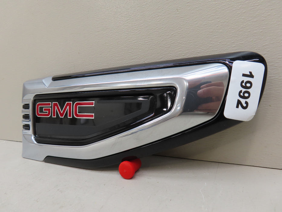 GMC FRONT RIGHT PASSENGER SIDE FENDER VENT OEM
