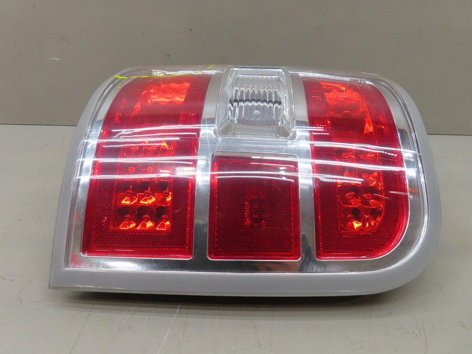 2009-2011 FORD FLEX REAR RIGHT PASSENGER TAIL LIGHT OEM 8A83-13B504-B