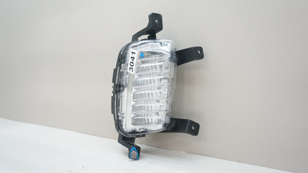 2017-2019 HYUNDAI SONATA FRONT RIGHT PASSENGER SIDE FOG LIGHT OEM