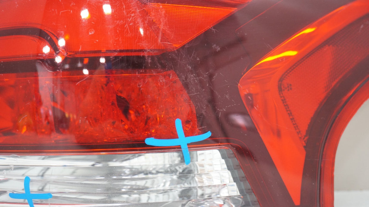 2016-2020 MITSUBISHI OUTLANDER REAR RIGHT PASSENGER SIDE OUTER TAIL LIGHT OEM