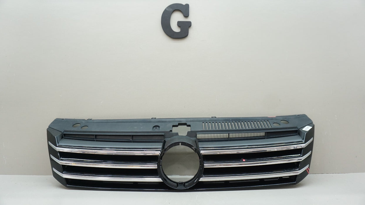 2016-2018 VOLKSWAGEN PASSAT FRONT UPPER GRILLE 561.853.653.A OEM 16 17 18