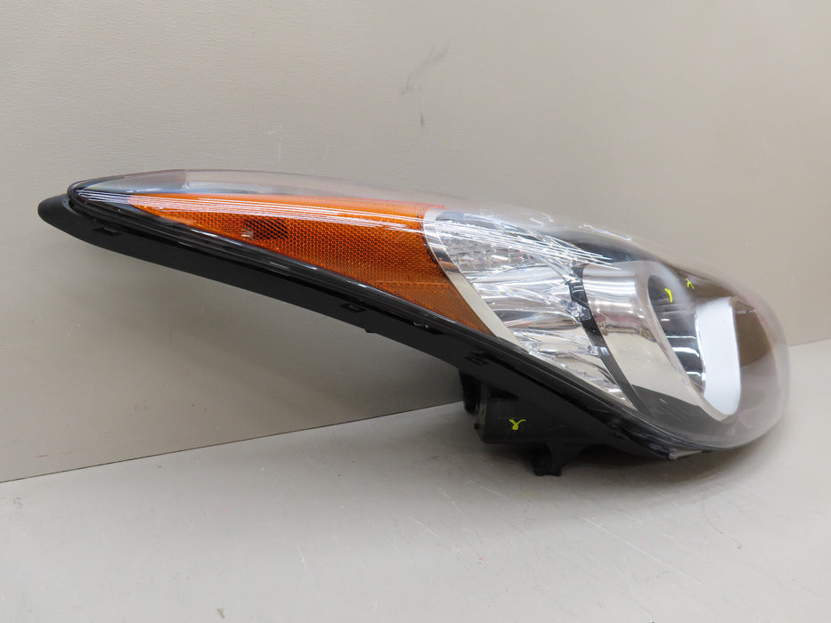 2013-2016 HYUNDAI ELANTRA RIGHT PASSENGER SIDE HEADLIGHT HALOGEN HEADLAMP OEM