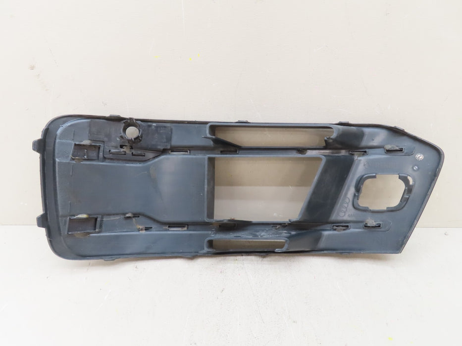 2016-2019 AUDI Q7 FRONT RIGHT PASSENGER FOG LIGHT BEZEL INSERT OEM 4M0807682R