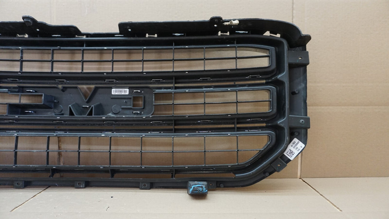 2015 - 2018 GMC YUKON FRONT BUMPER UPPER CENTER EXTERIOR GRILLE GRILL TRIM OEM