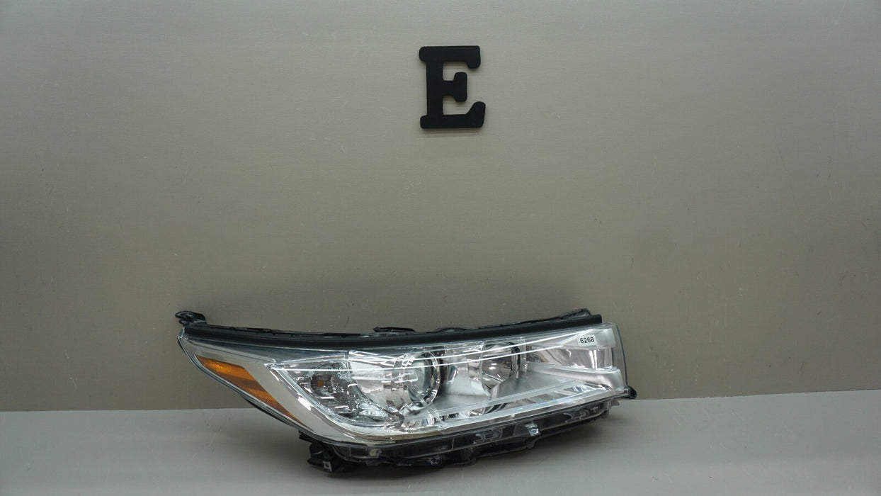 2017-2019 TOYOTA HIGHLANDER FRONT RIGHT PASSENGER SIDE HEADLIGHT HALOGEN OEM
