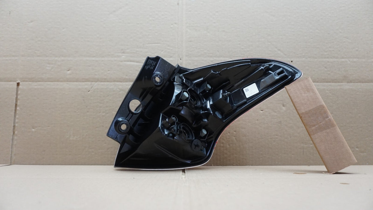 2016-2018 TOYOTA RAV4 RAV-4 REAR LEFT DRIVER SIDE OUTER TAILLIGHT TAILLAMP OEM