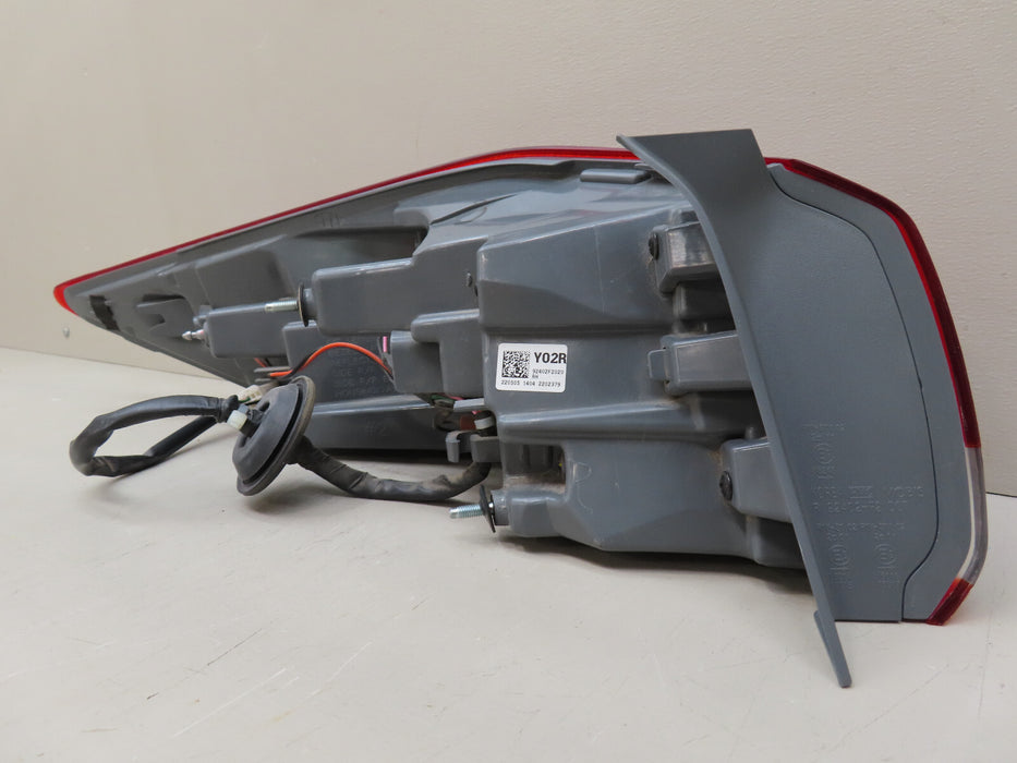 2017-2018 HYUNDAI ELANTRA REAR RIGHT PASSENGER SIDE OUTER TAIL LIGHT OEM