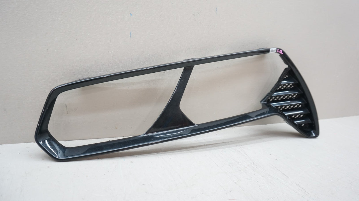 2014-2019 CHEVROLET CORVETTE C7 REAR PASSENGER RIGHT TAILLIGHT TRIM 23446826 OEM