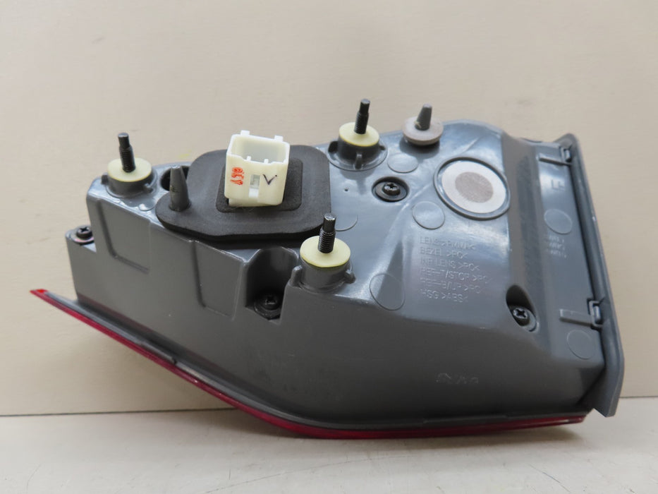 2015-2017 GENESIS G80 REAR LEFT DRIVER SIDE INNER TAIL LIGHT OEM