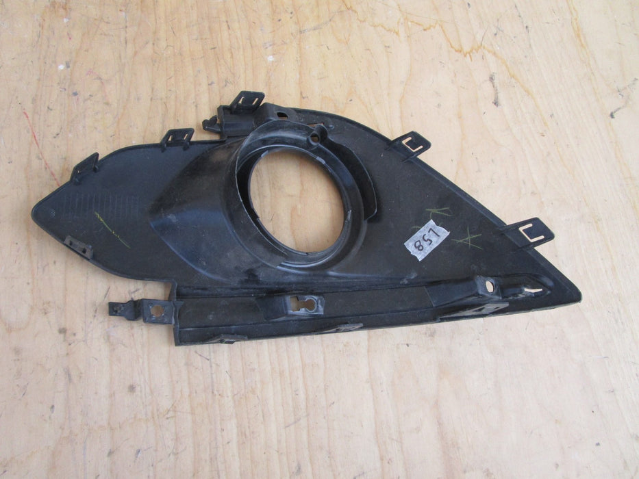 16 17 MITSUBISHI MIRAGE FRONT LEFT DRIVERS SIDE FOG LIGHT MOLDING COVER TRIM OEM