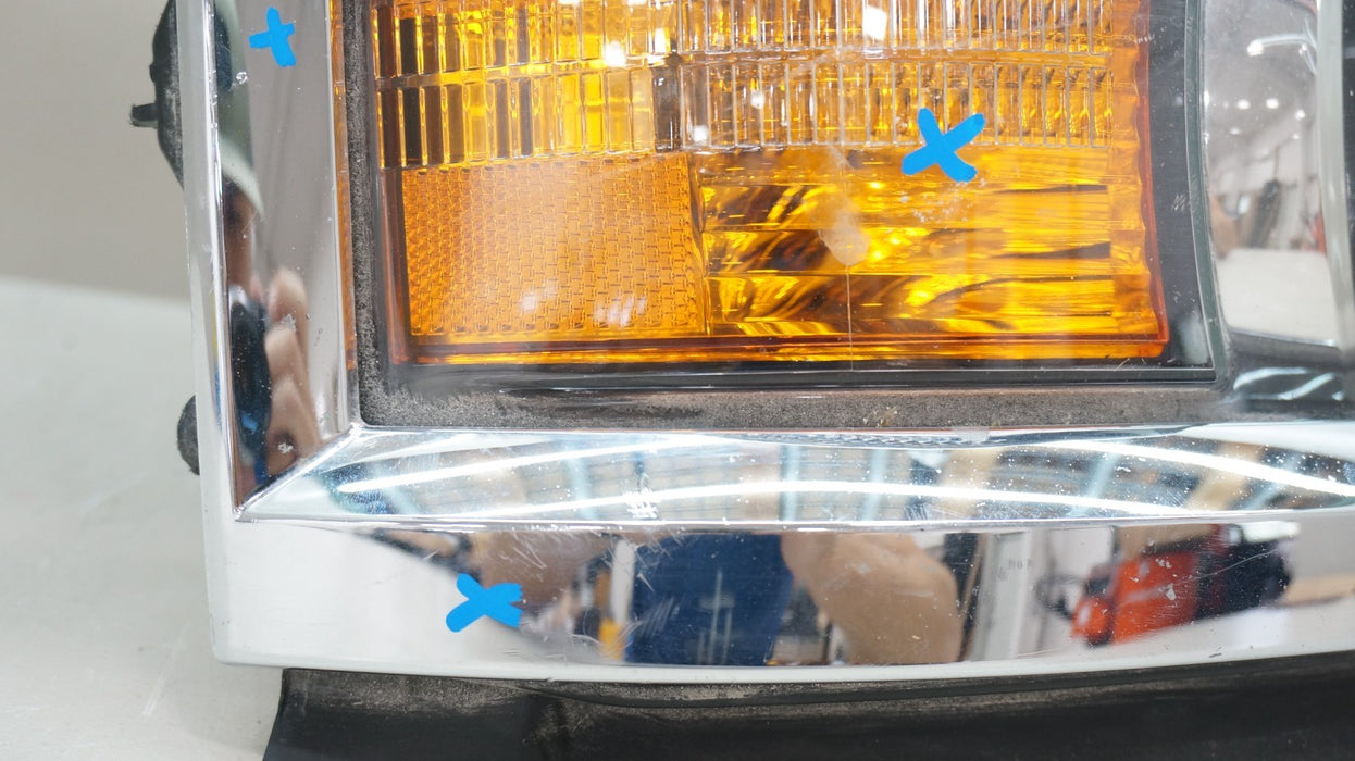 2015-2019 CHEVROLET SILVERADO 2500HD 3500HD RIGHT HALOGEN HEADLIGHT OEM 23389971