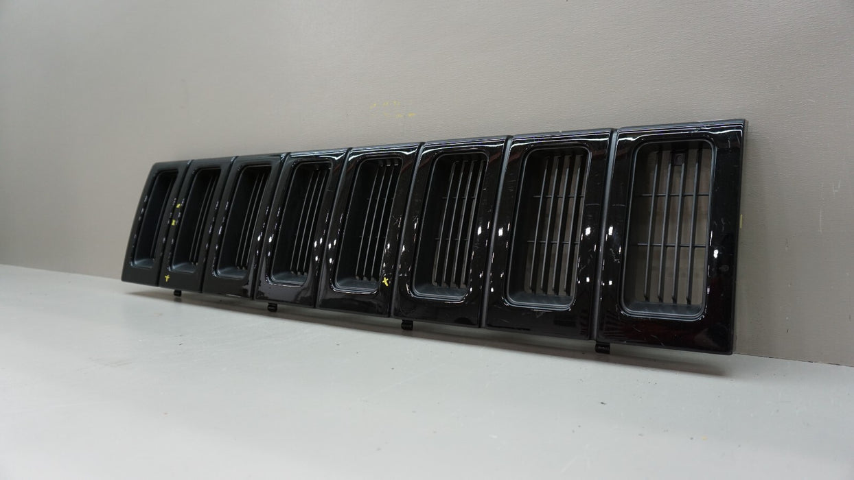 1993-1995 JEEP GRAND CHEROKEE ZJ FRONT UPPER CENTER RADIATOR GRILLE OEM 55054889