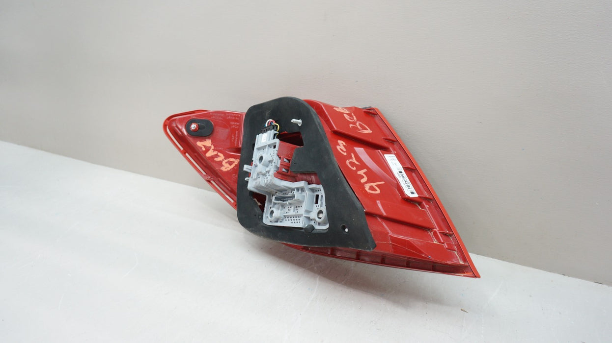 2012-2014 MERCEDES-BENZ C-CLASS W204 REAR RIGHT PASSENGER SIDE TAIL LIGHT OEM