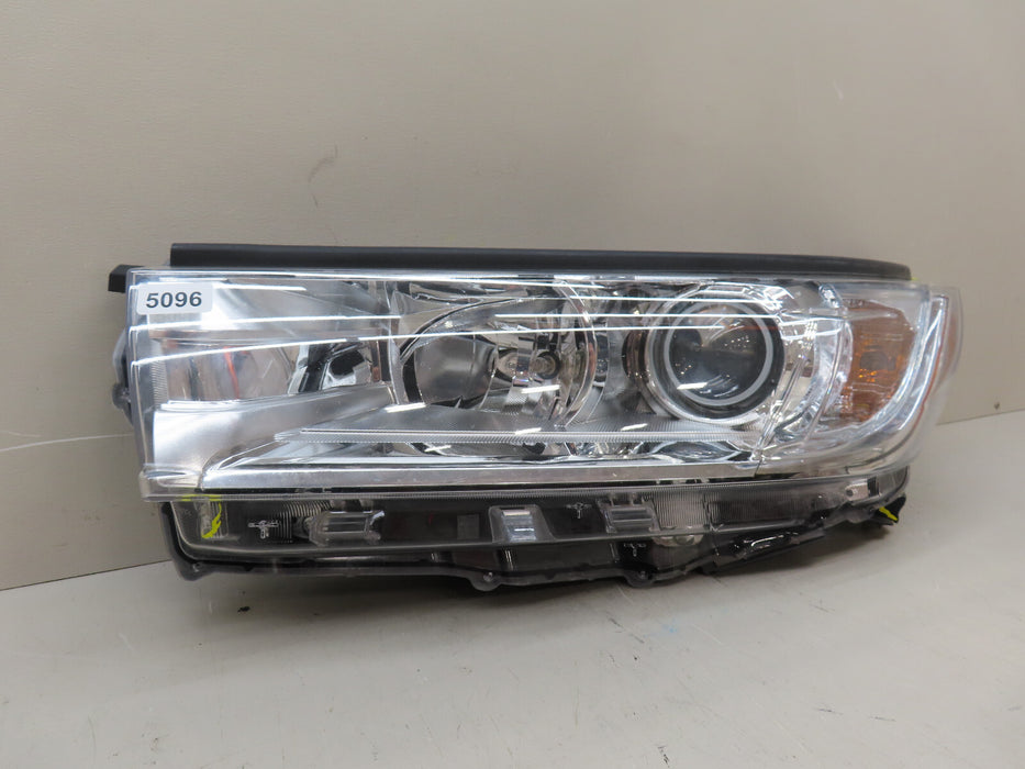 2017-2019 TOYOTA HIGHLANDER FRONT LEFT DRIVER SIDE HEADLIGHT HALOGEN OEM