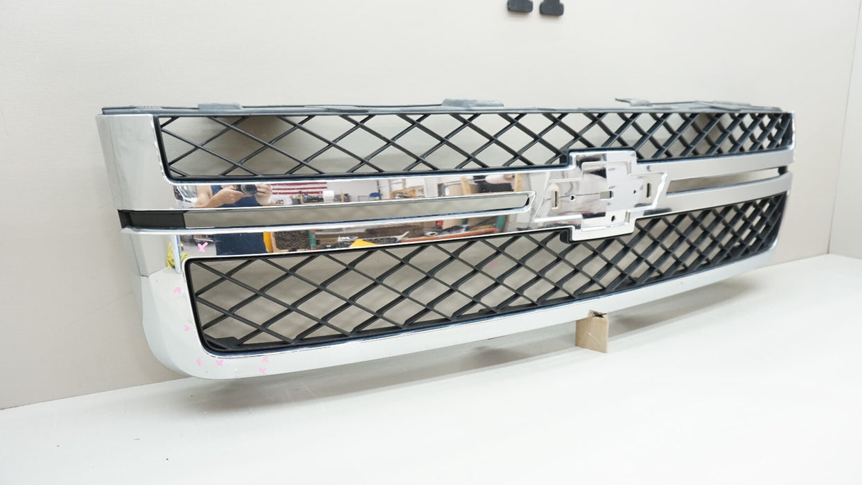 2007-2014 CHEVROLET SILVERADO 2500HD 3500HD FRONT RADIATOR GRILLE 831144196 OEM