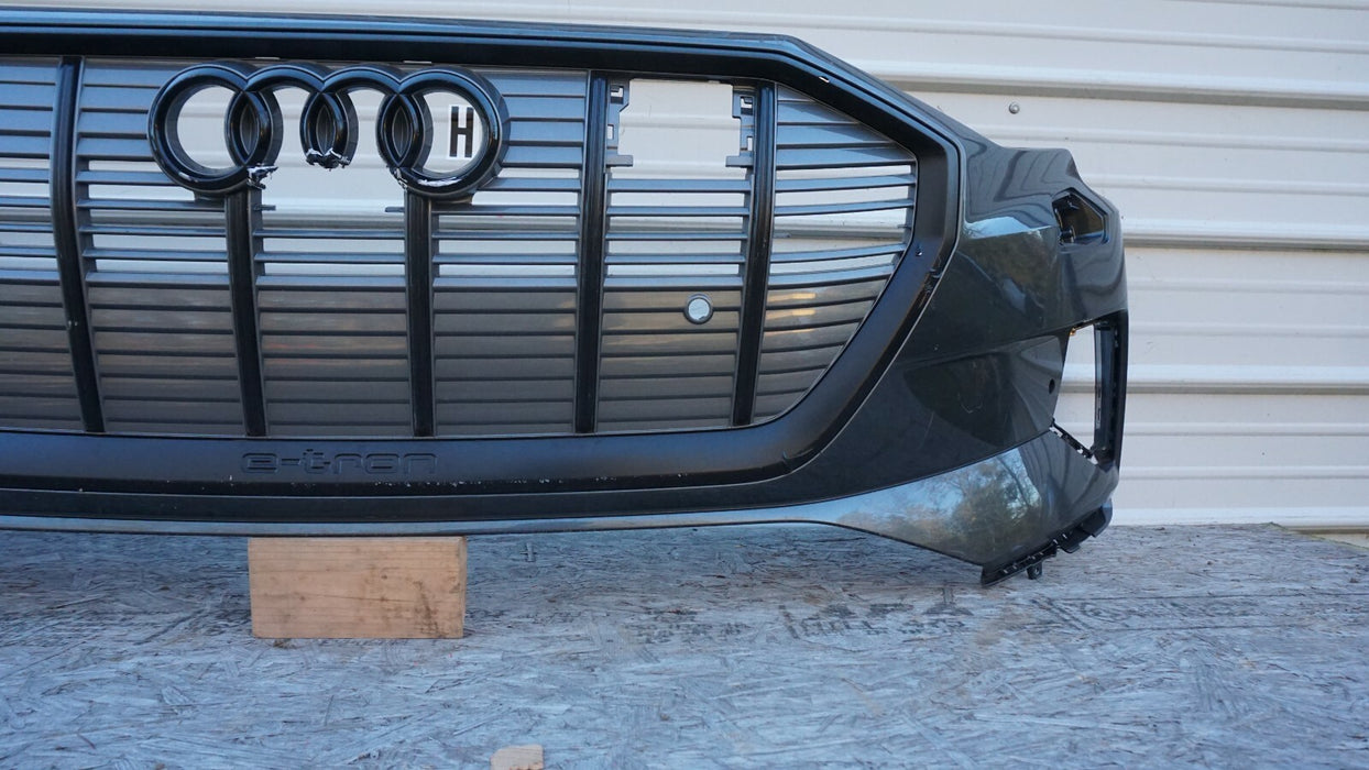 2019-2020 AUDI E-TRON FRONT BUMPER COVER PANEL W/ GRILLE 4KE807437E 19 20 OEM