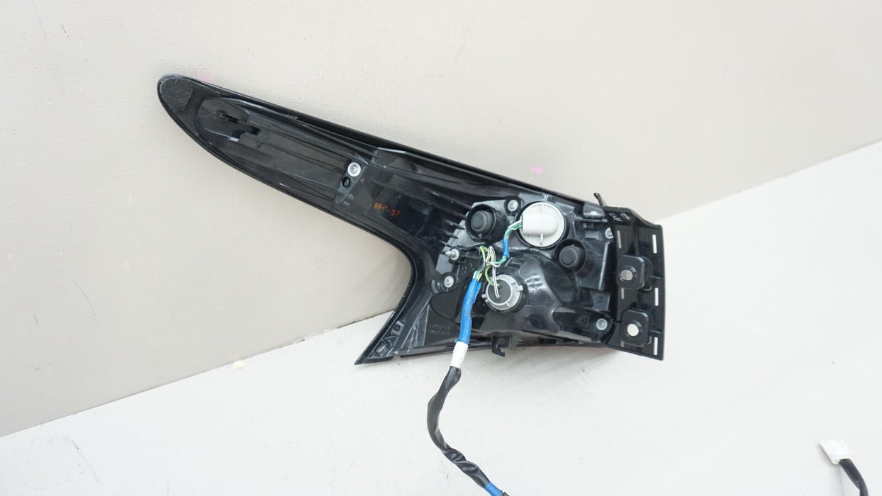 2015-2017 LEXUS NX200T NX300 NX300H REAR RIGHT PASSENGER SIDE TAIL LIGHT OEM