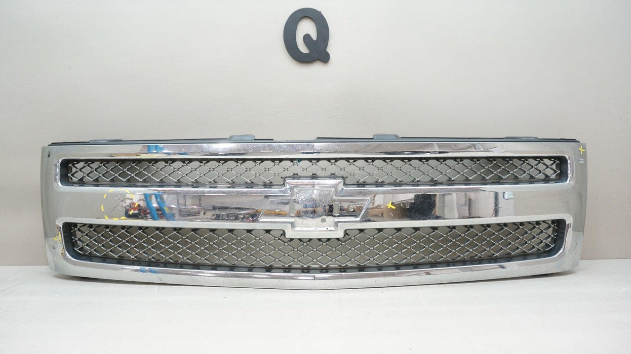 2007-2013 CHEVROLET SILVERADO 1500 FRONT BUMPER RADIATOR GRILLE OEM 15131717