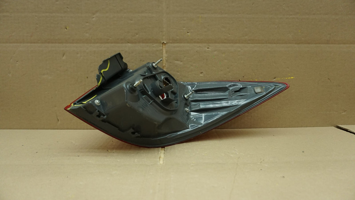 2014-2016 TOYOTA COROLLA REAR LEFT DRIVER SIDE TAIL LIGHT HALOGEN OEM 14 15 16