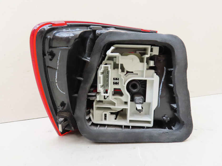 2016-2018 VOLKSWAGEN JETTA REAR RIGHT PASSENGER SIDE OUTER TAIL LIGHT LAMP OEM