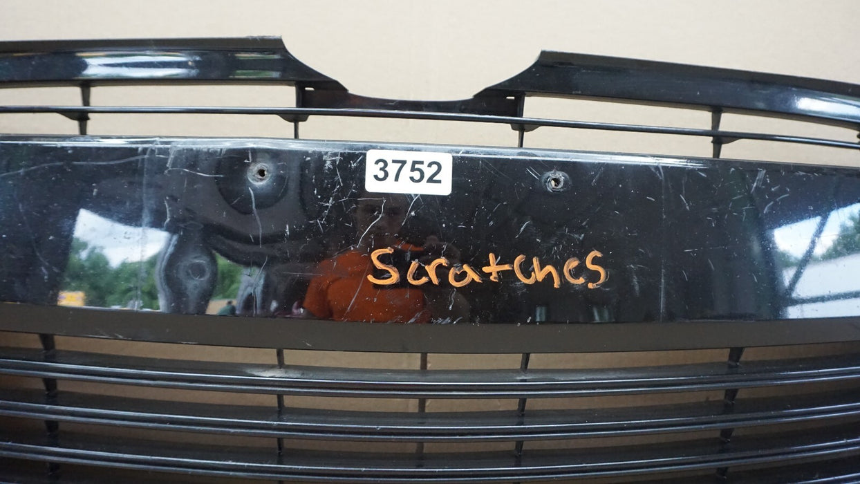 2017-2019 TOYOTA COROLLA FRONT BUMPER RADIATOR GRILLE OEM