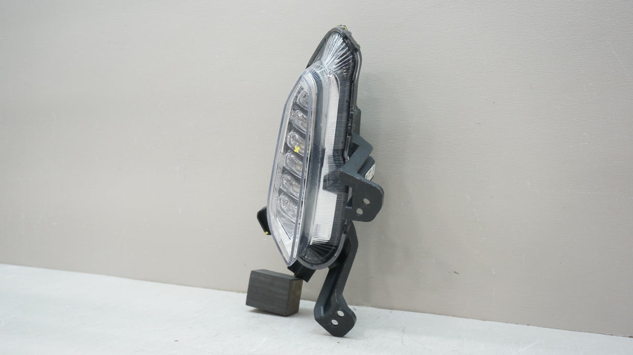 2018-2020 HYUNDAI ELANTRA GT FRONT RIGHT DAYTIME RUNNING LIGHT OEM 92208G3101