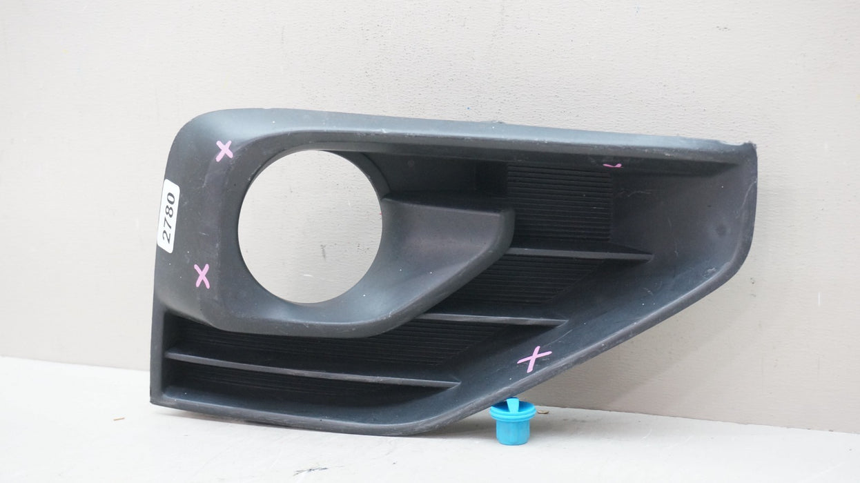 2017-2020 NISSAN PATHFINDER FRONT RIGHT PASSENGER SIDE FOGLIGHT BEZEL 622569PF0B