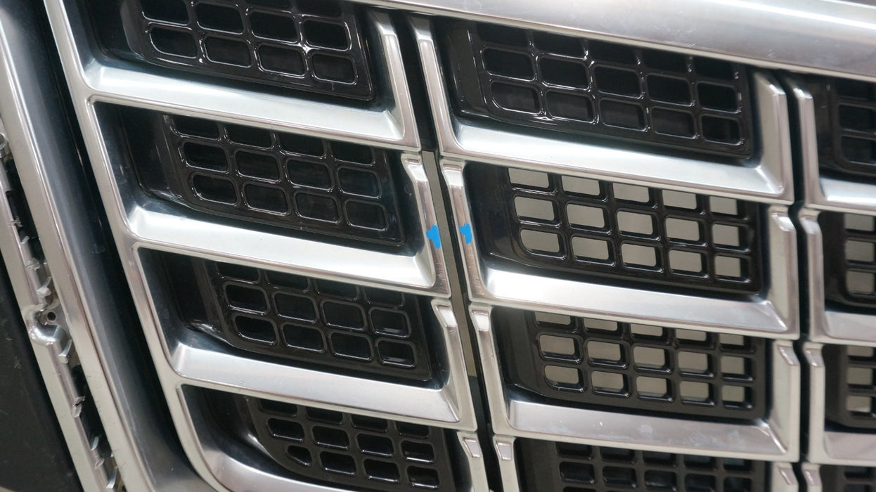 2013-2015 CADILLAC XTS FRONT BUMPER GRILLE OEM 22768456