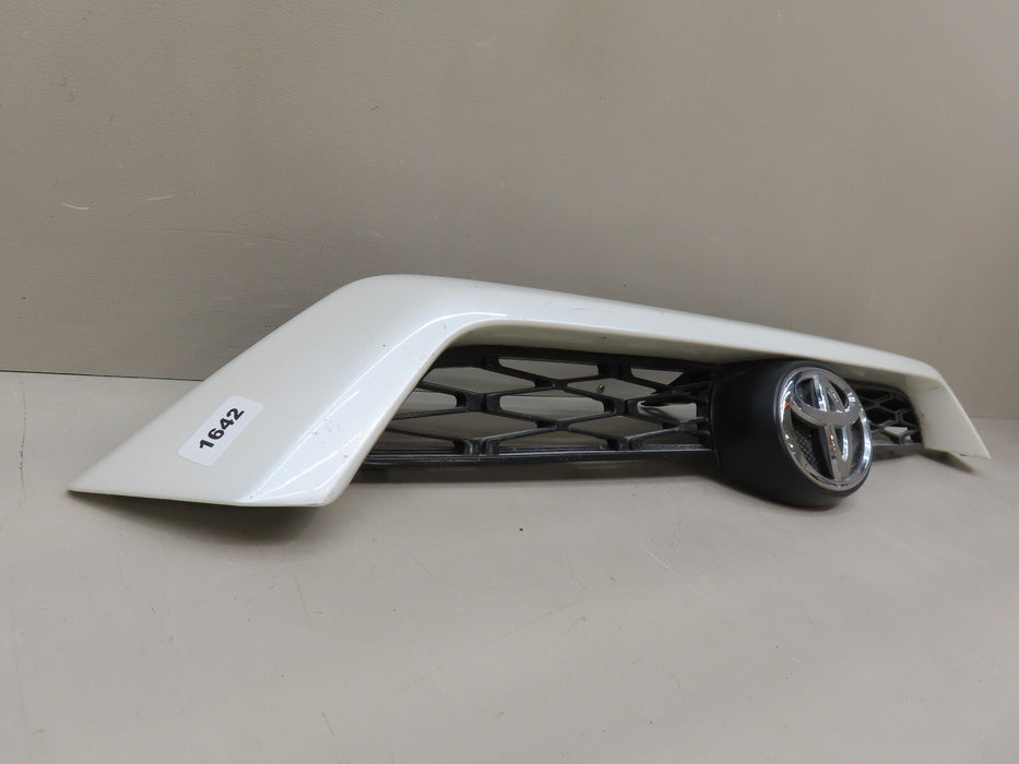 2015-2018 TOYOTA 4RUNNER FRONT RADIATOR GRILLE GRILL OEM