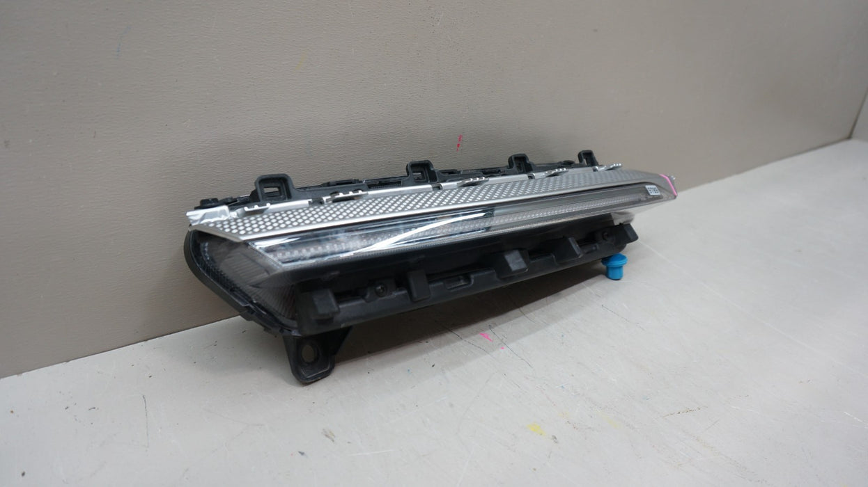 2020-2022 KIA SELTOS FRONT RIGH PASSENGER DAYTIME RUNNING LIGHT OEM 92109-Q5