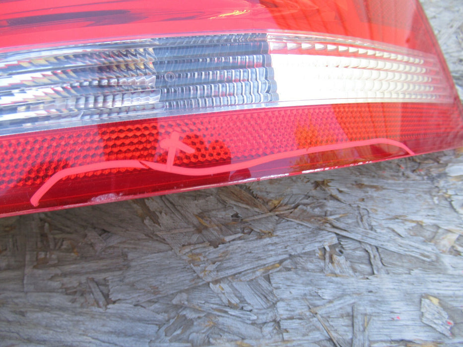 2011-2014 VOLKSWAGEN TOUAREG REAR RIGHT PASSENGER SIDE TAIL LIGHT HALOGEN OEM