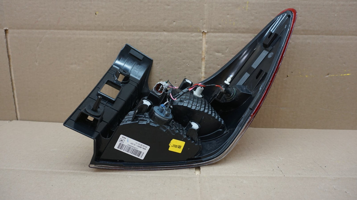 2017-2019 SUBARU CROSSTREK REAR LEFT DRIVERS SIDE TAIL LIGHT OEM 17 18 19