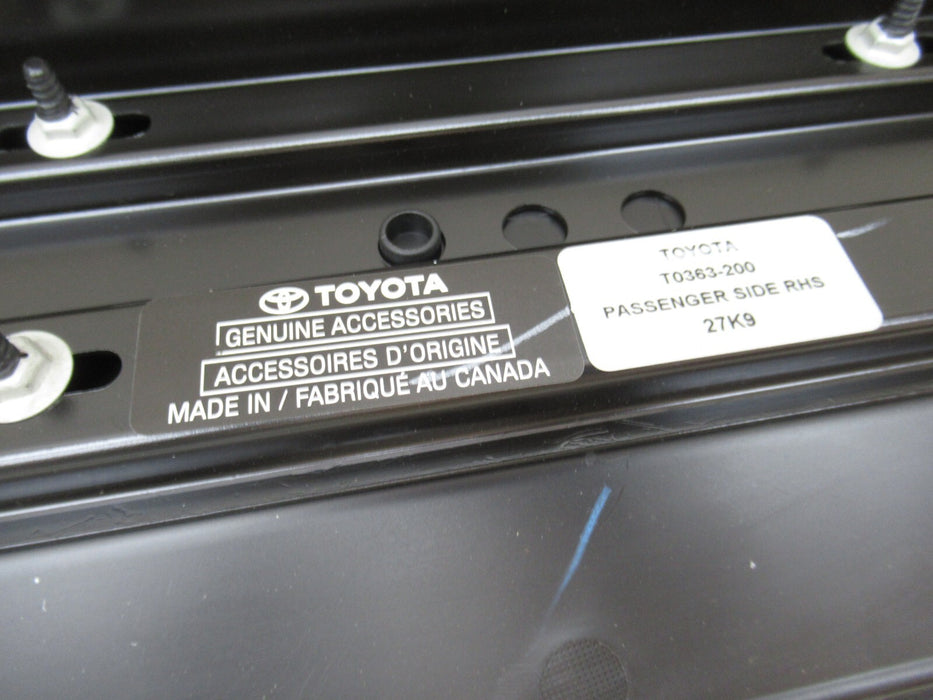 2014-2019 TOYOTA HIGHLANDER RIGHT SIDE RUNNING BOARD STEP BAR W/ BRACKETS OEM
