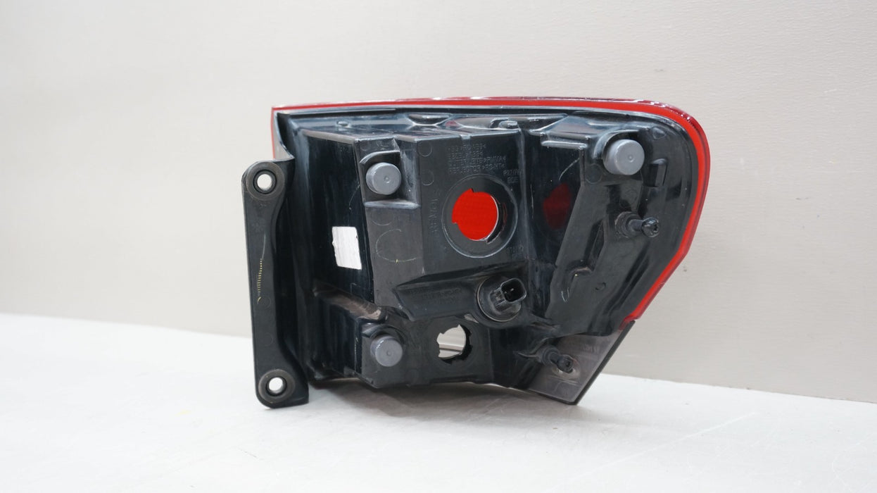 2014-2021 JEEP GRAND CHEROKEE REAR LEFT DRIVER SIDE OUTER TAIL LIGHT OEM