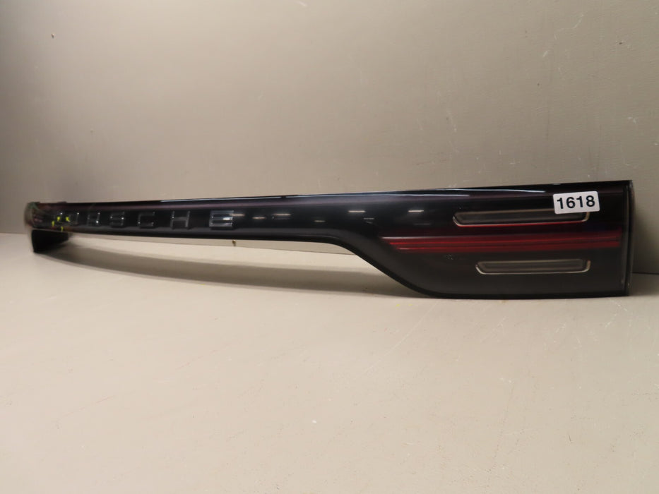 2019 2020 2021 PORSCHE CAYENNE REAR LIGHT CENTER LED TAILLIGHT 9Y0945081 OEM