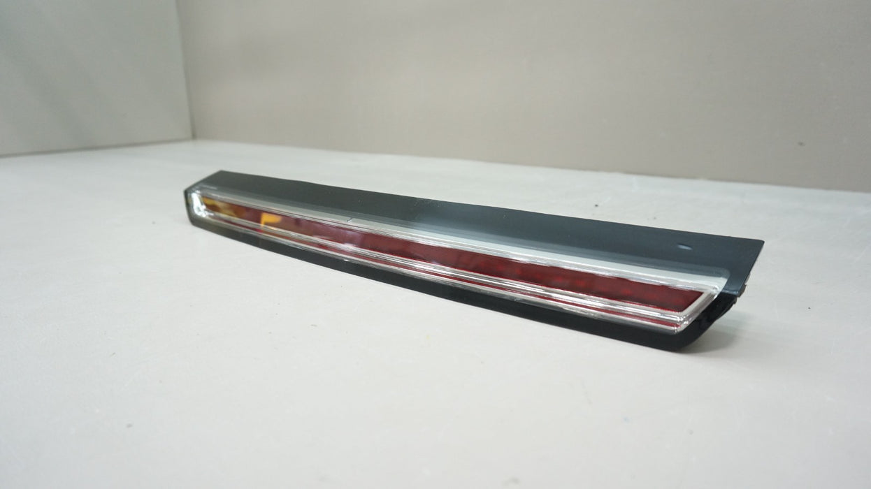 2015-2020 CADILLAC ESCALADE REAR CENTER THIRD BRAKE LIGHT OEM 22803028