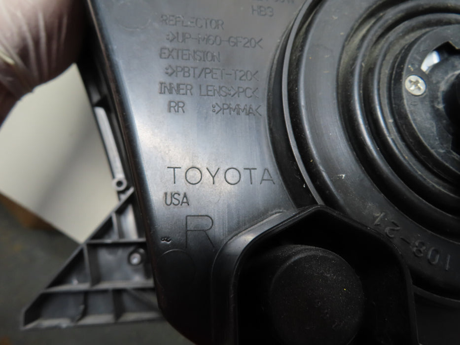 2007-2013 TOYOTA TUNDRA RIGHT PASSENGER SIDE HEADLIGHT HALOGEN LAMP OEM